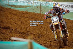 皇家马德里与巴塞罗那上演巅峰对决，西甲冠军悬念再起