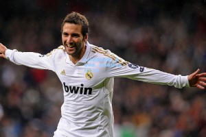 NBA新赛季前瞻，巨星转会、黑马崛起与总冠军之争