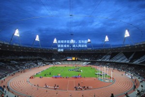 美媒评易建联，五年磨砺显成长，湖人阵前机遇稀